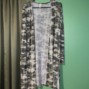 Distressed camo cardigan size 2X